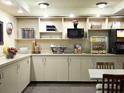 Ramada Limited Downtown Vancouver 3*,